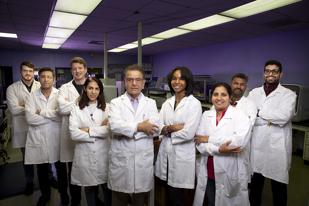 Danielle Gipson and the team of mentors and researchers in a group photo in a lab